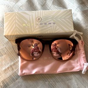 Blenders Sunglasses-Heart Rush